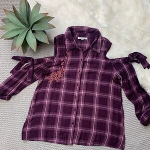 Francesca’s Harper purple plaid cold shoulder flannel top size medium